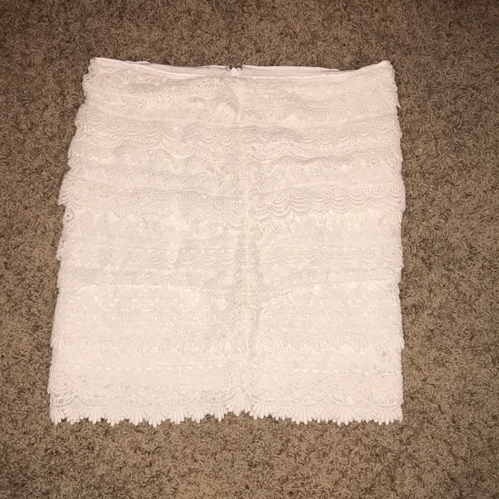 White House Black Market white pencil skirt